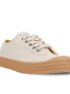 Novesta Star Master - Beigge Canvas Low-Top Sneaker with Tan Gum Sole